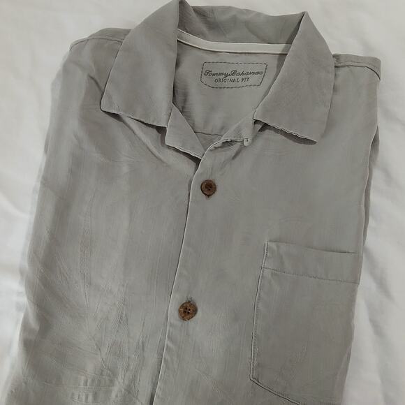 Tommy Bahama Men's Medium 100% Silk Taupe Embossed Short-Sleeved Hawaiian Shirt - Picture 4 of 13